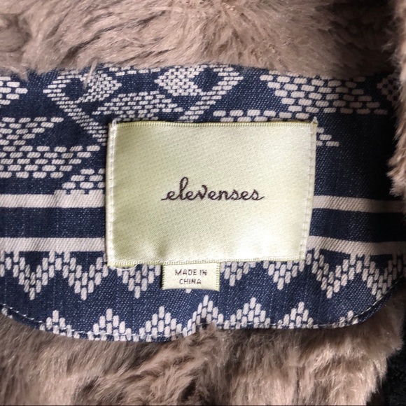 Elevanses Shrug Sweater-Vest - Picture 2 of 5